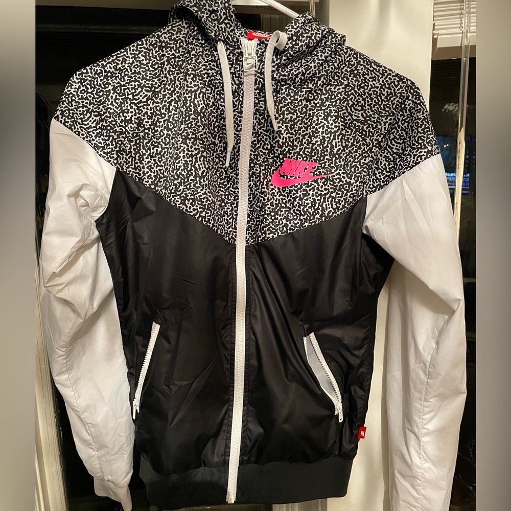 Woman’s Nike XSmall Retro Windbreaker Jacket